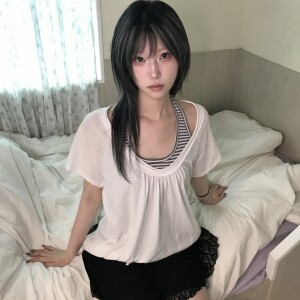 wooah 스트라이프 홀터넥